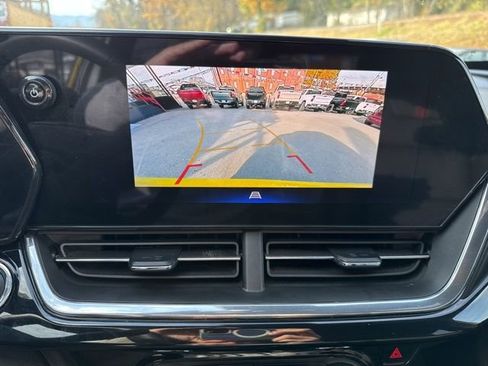 Used 2024 Chevrolet Trax RS w/ Sunroof Package image 27