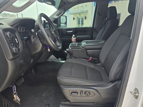 Used 2022 Chevrolet Silverado 2500 Custom w/ Custom Value Package AWD/4WD image 12