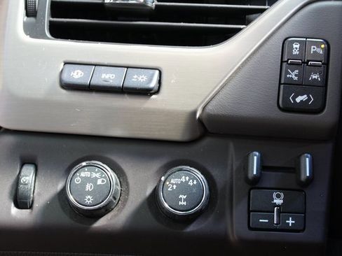 Used 2018 GMC Yukon XL Denali image 16