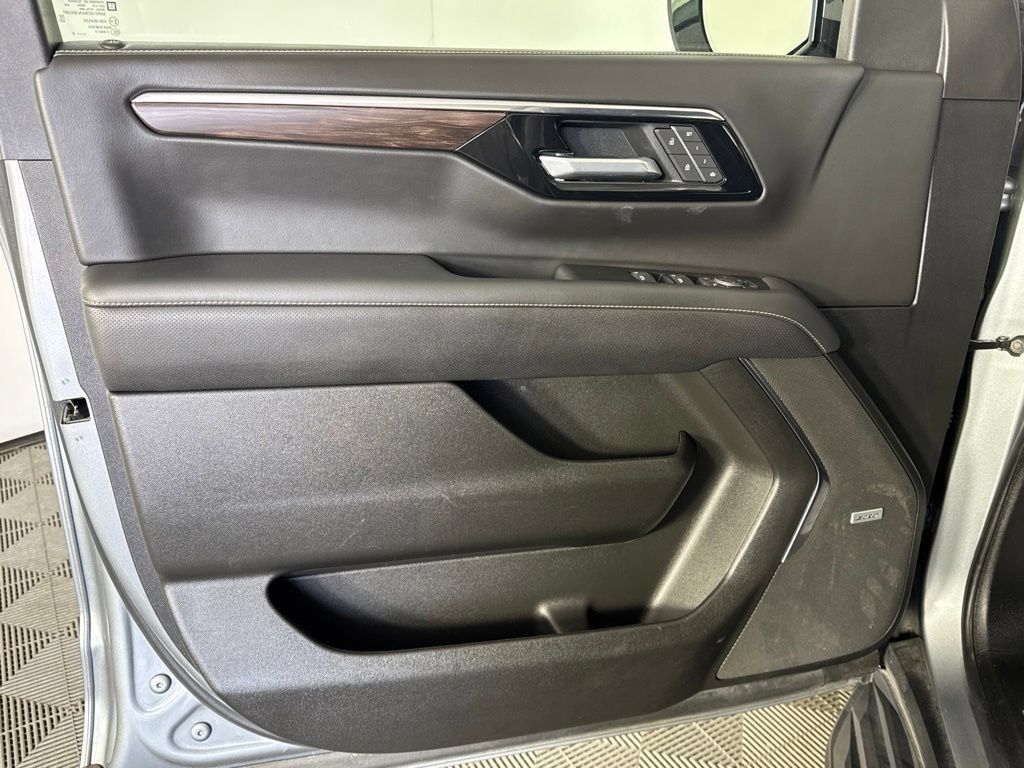 Certified 2025 Chevrolet Suburban Premier AWD/4WD image 24