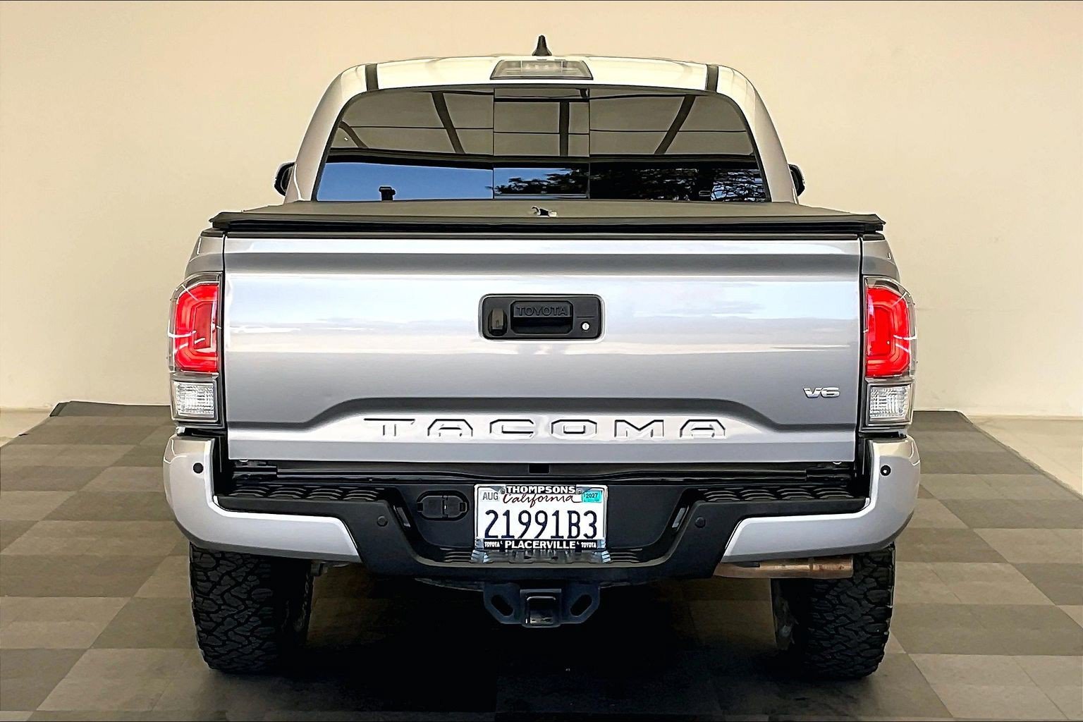 Used 2020 Toyota Tacoma TRD Off-Road w/ Technology Package AWD/4WD image 3