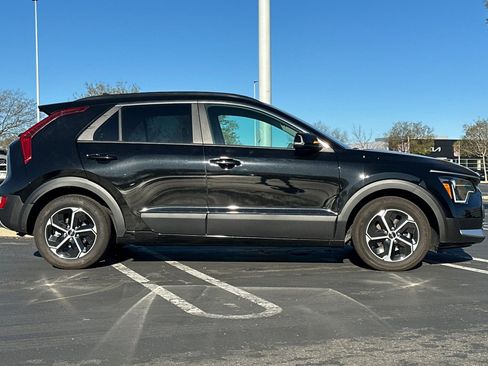 Certified 2025 Kia Niro EX w/ EX Cold Weather Package image 3