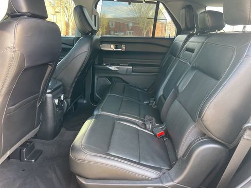 Used 2022 Ford Explorer Limited w/ Equipment Group 301A AWD/4WD image 30