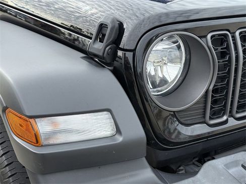 Used 2024 Jeep Wrangler Sport S image 8