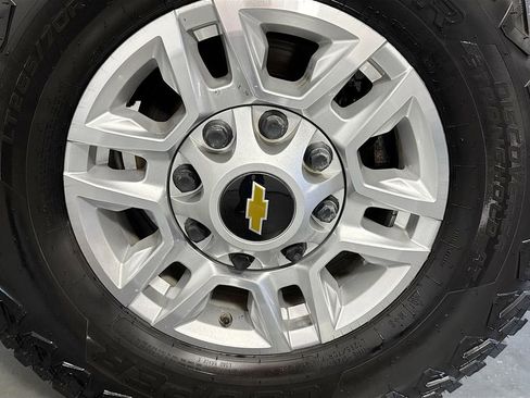 Used 2023 Chevrolet Silverado 2500 LT w/ Convenience Package image 27