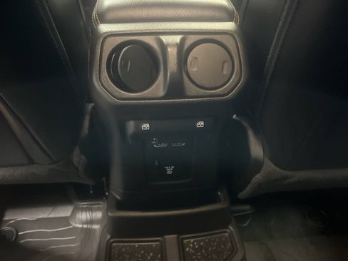 Used 2022 Jeep Wrangler Unlimited Sahara AWD/4WD image 27