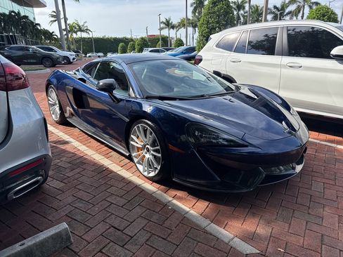 Used 2018 McLaren 570S Spider image 1