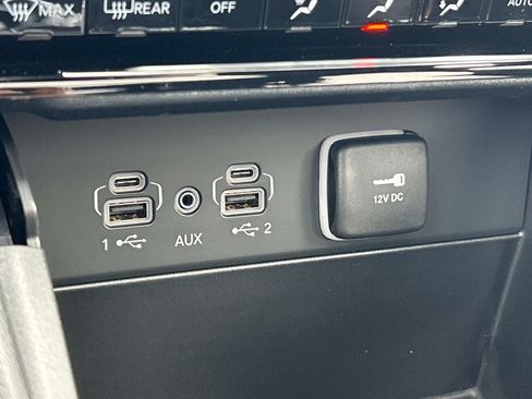 Certified 2025 Jeep Grand Cherokee Limited AWD/4WD image 26