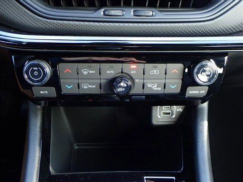 New 2026 Jeep Compass Latitude w/ Sun and Sound Group image 20