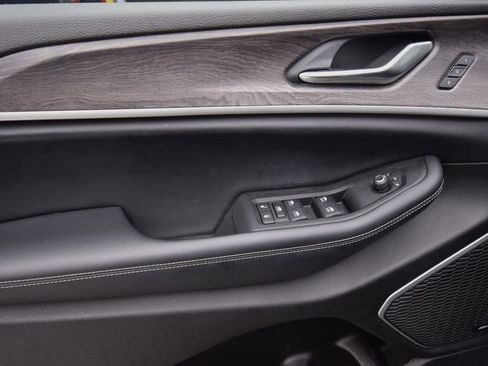 Used 2023 Jeep Grand Cherokee L Limited w/ Luxury Tech Group II image 20