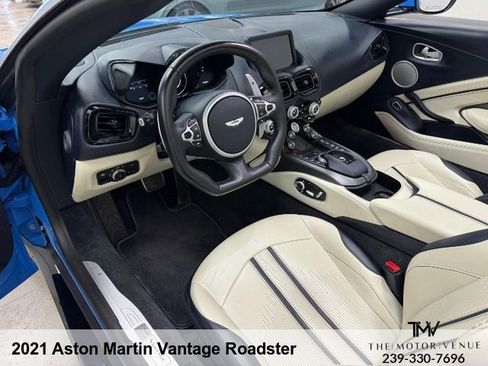 Used 2021 Aston Martin V8 Vantage Roadster RWD image 20
