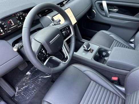 New 2025 Land Rover Discovery Sport S image 4