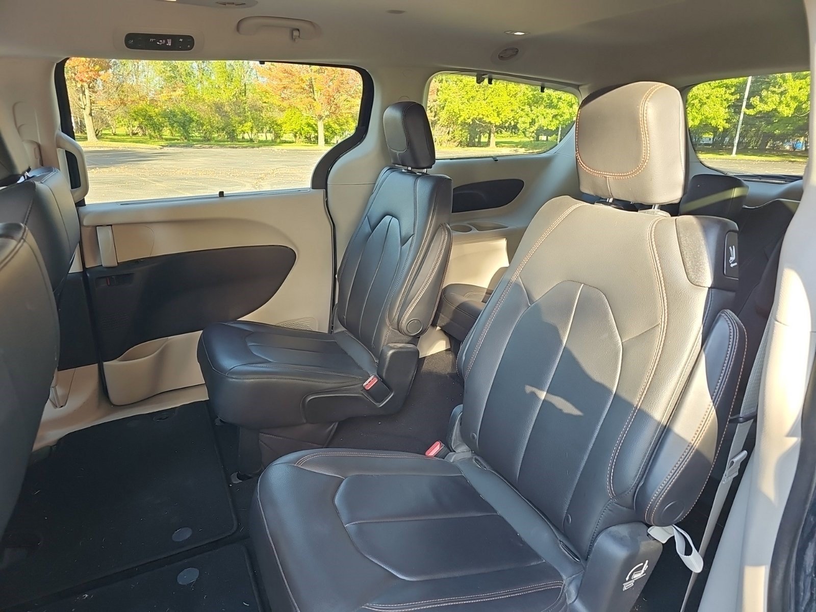 Used 2017 Chrysler Pacifica Touring-L FWD image 15