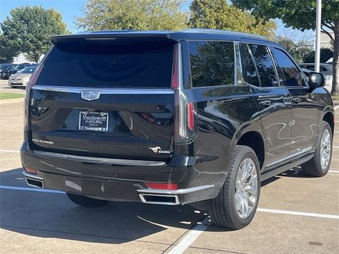 Used 2022 Cadillac Escalade Premium Luxury Platinum image 4