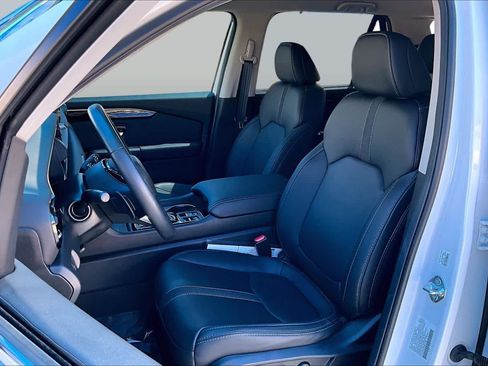 Used 2025 Honda Pilot EX-L image 8