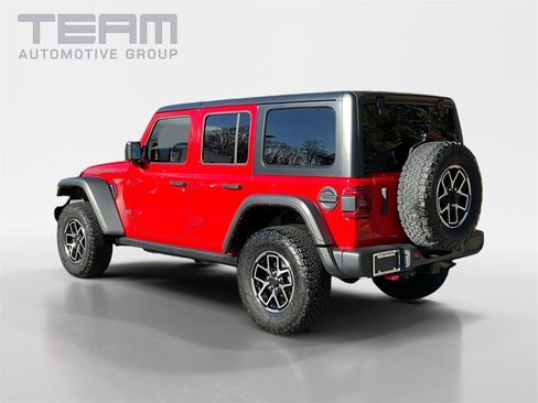Used 2024 Jeep Wrangler Unlimited Rubicon w/ Technology Group image 5