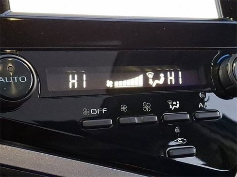 Used 2018 Toyota Camry XLE image 22