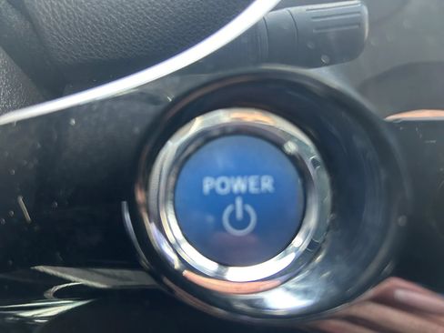 Used 2017 Toyota Prius Four FWD image 18