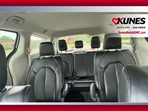 Used 2023 Chrysler Pacifica Touring-L FWD image 26