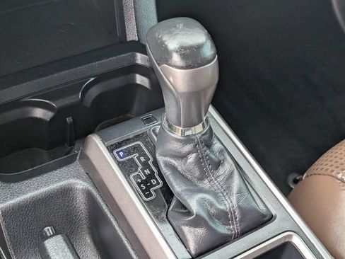Used 2020 Toyota Tacoma Limited AWD/4WD image 23