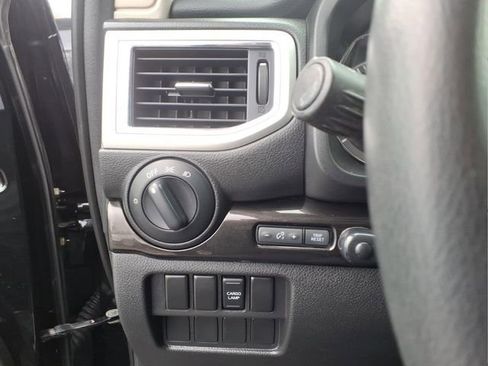 Used 2018 Nissan Titan Platinum Reserve image 21