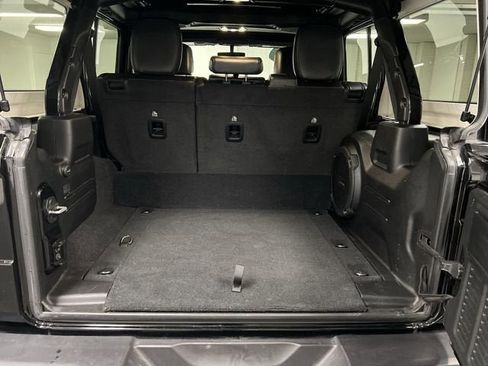 Used 2022 Jeep Wrangler Unlimited Sahara image 26