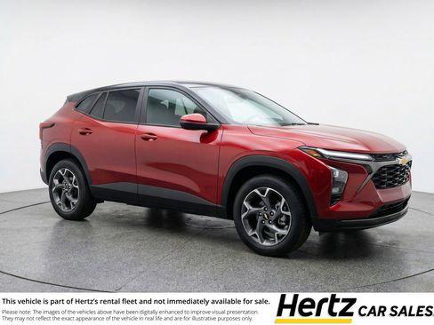 Used 2025 Chevrolet Trax LT FWD image 1
