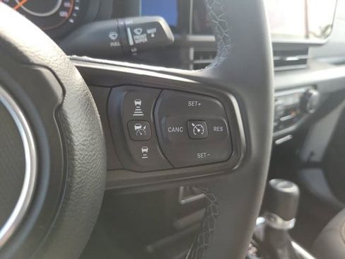 Certified 2025 Jeep Gladiator Sport AWD/4WD image 25