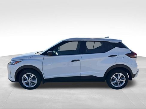 Certified 2025 Nissan Kicks Play S image 3