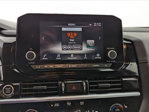 Used 2024 Nissan Pathfinder SV image 26