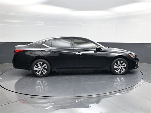 Used 2022 Nissan Altima 2.5 S w/ Driver Assist Package image 2