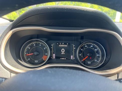 Used 2015 Jeep Cherokee Latitude AWD/4WD image 15
