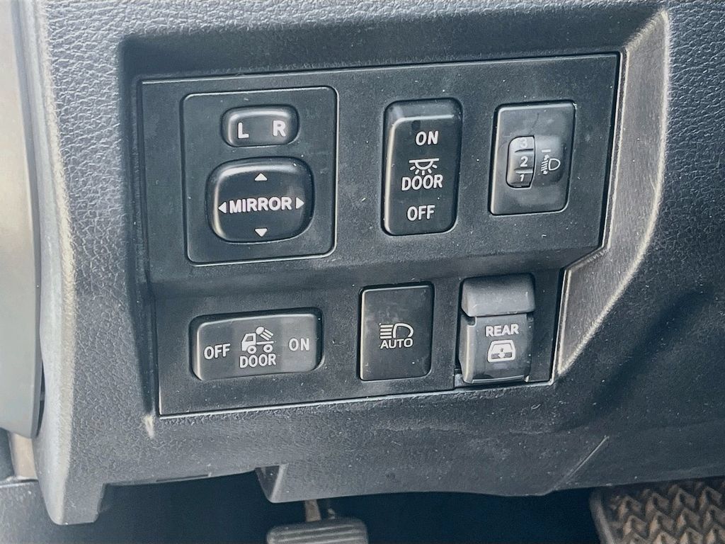 Used 2021 Toyota Tundra SR5 w/ Trail Edition AWD/4WD image 10