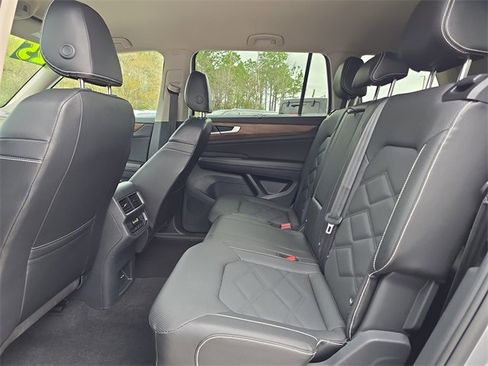 Used 2025 Volkswagen Atlas SE image 12