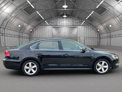 Used 2015 Volkswagen Passat 1.8T Limited Edition image 8