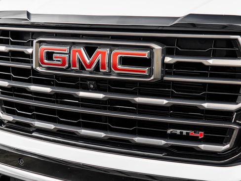 Used 2025 GMC Yukon AT4 Ultimate w/ LPO, Illumination Package AWD/4WD image 4