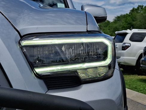 Used 2023 Toyota Tacoma TRD Off-Road w/ TRD Premium Off Road Package AWD/4WD image 12