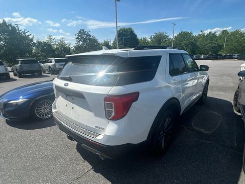 Used 2022 Ford Explorer XLT w/ Equipment Group 202A AWD/4WD image 6