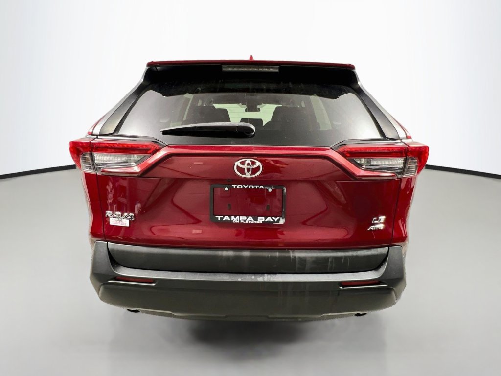 Used 2021 Toyota RAV4 LE AWD/4WD image 4