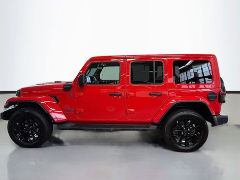 Used 2025 Jeep Wrangler Unlimited Sahara AWD/4WD image 7