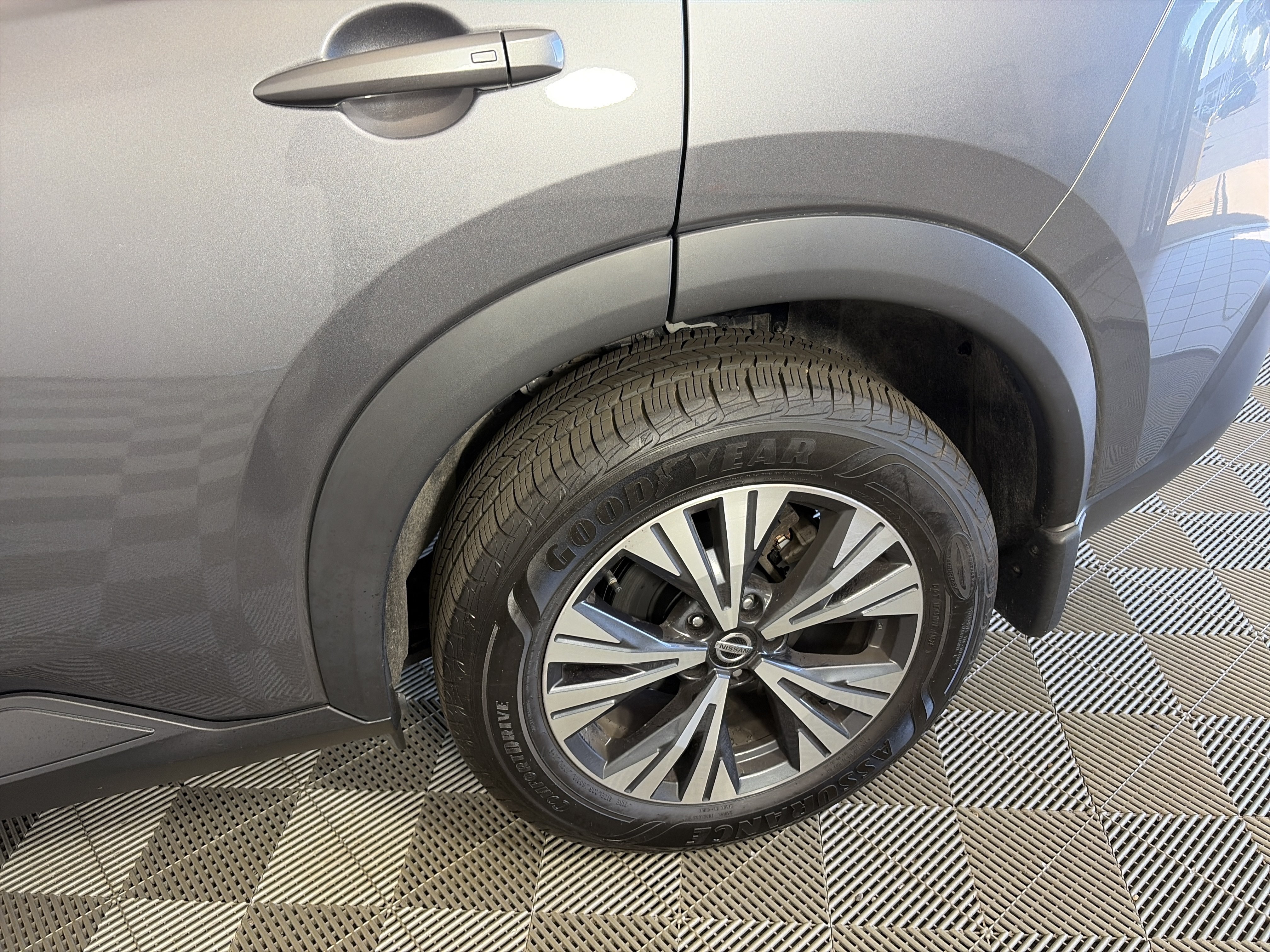 Used 2021 Nissan Rogue SV AWD/4WD image 14