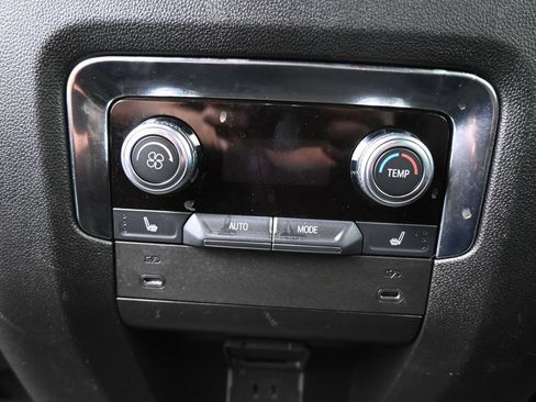 Used 2025 GMC Yukon XL Denali AWD/4WD image 26