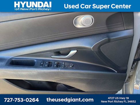 Used 2023 Hyundai Elantra SE image 9