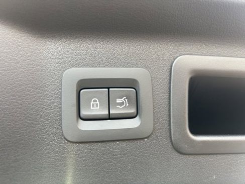 Certified 2025 MAZDA CX-70 Plug-In Hybrid w/ Premium Pkg image 34