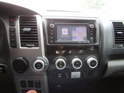Used 2014 Toyota Sequoia Platinum RWD image 19
