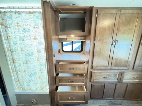 Used 2018 Ford E-450 and Econoline 450 Super Duty w/ Motorhome Prep Package RWD image 32