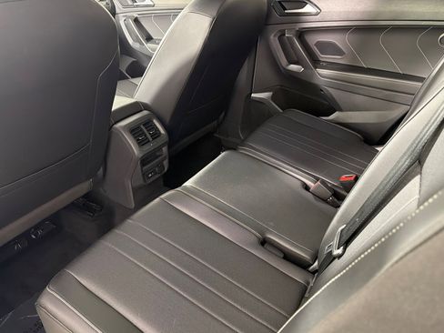 Used 2022 Volkswagen Tiguan SE R-Line image 11