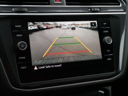 Certified 2023 Volkswagen Tiguan SE R-Line image 30