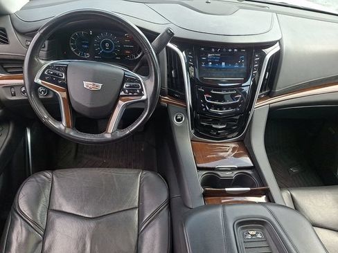 Used 2020 Cadillac Escalade Luxury AWD/4WD image 3