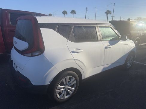 Used 2022 Kia Soul LX image 4